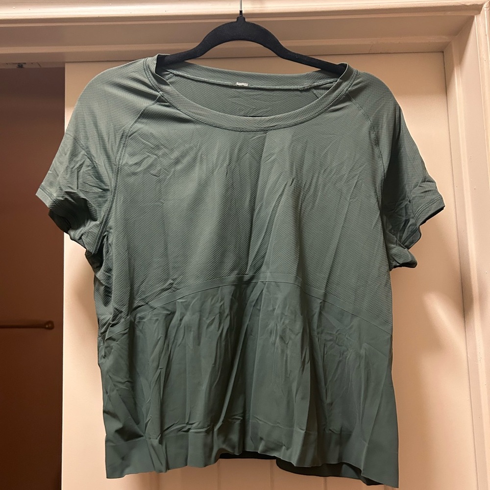 Lululemon crop top